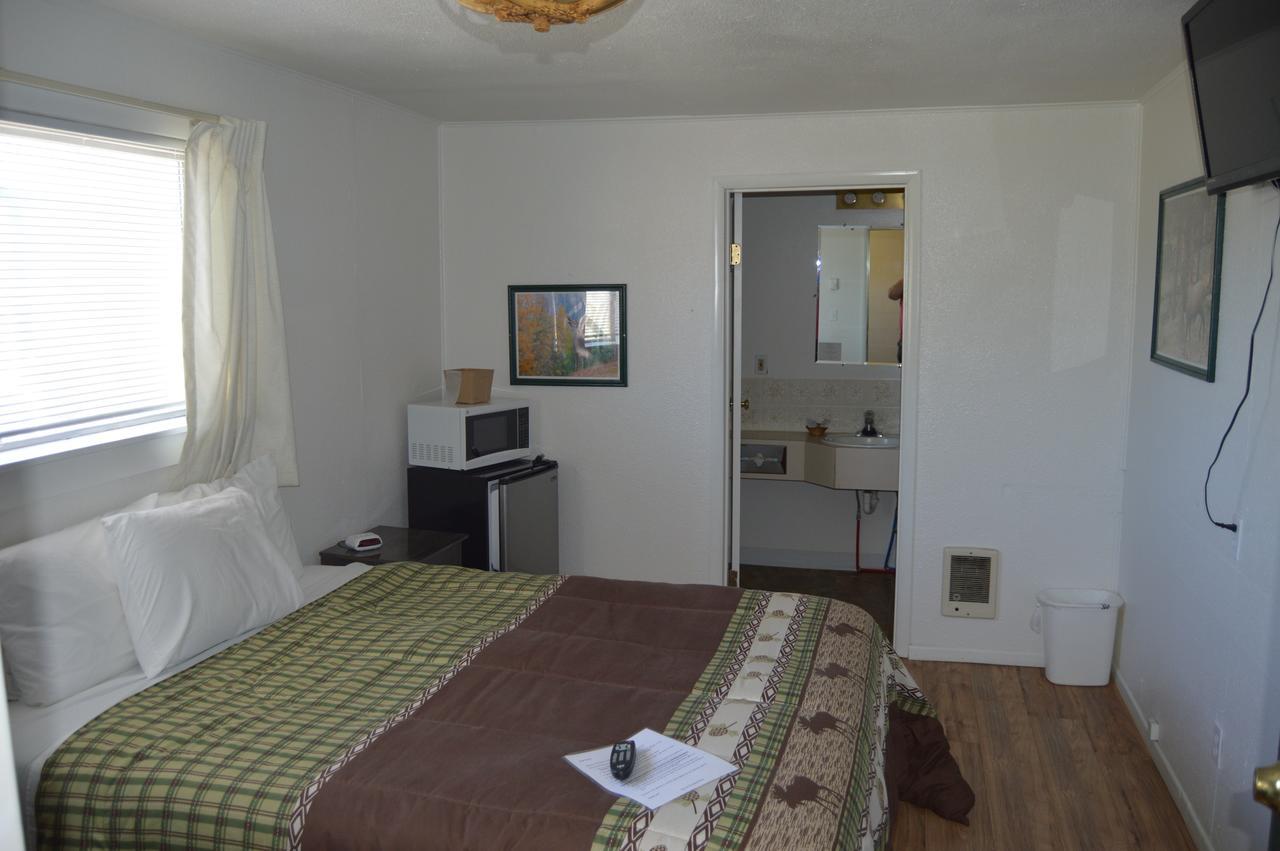 Newport Antler Motel Exterior photo